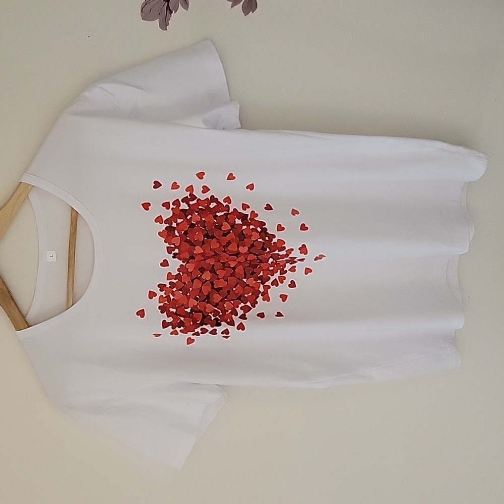 CLUSTER OF HEARTS DESIGN T-SHIRT LARGE